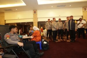 Korban Bom Gereja di Surabaya Terima Penghargaan dari Polri