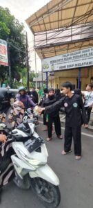 Kerlap kelip bulan suci ramadhan, Pesilat Pagar Nusa Sidosermo Surabaya bagi-bagi takjil