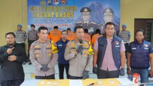 Polresta Sidoarjo Amankan Pasutri Diduga Pengedar Narkoba, Bukti Sabu 137,57 gram Disita