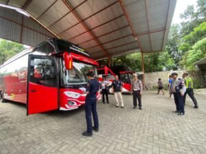 Sat Lantas Polres Kediri Lakukan Upaya Keselamatan Berlalulintas dengan Inspeksi PO. Bus Parowisata