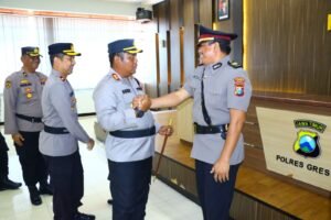 Kapolres Gresik pimpin pergantian Kasat Intelkam dan Kapolsek Manyar