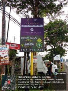 PEDULI KESELAMATAN BERLALULINTAS THE HERMAWAN VILLAGE PASANG BANNER HIMBAUAN KESELAMATAN