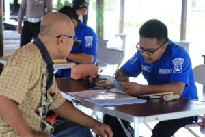 Polres Gresik Berikan Layanan Prima untuk Masyarakat Bawean,  Kirim Layanan Bus SIM Keliling