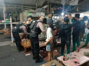 Patroli Perintis Presisi Polres Pelabuhan Tanjung Perak Mitigasi Kamtibmas Menjelang Ramadan, 10 Pemuda Pesta Miras Diamankan