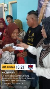 Ketua LSM FPSR Bagikan Ratusan Paket Sembako dan Uang Tunai ke Masyarakat