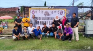 Ramadhan Berkah, Wartawan dan Aliansi Gresik Selatan (WAGS) Bagikan 1000 Takjil Ke Pengguna Jalan