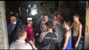 Kapolsek Krian Ajak Pengusaha Tahu di Tropodo Krian Hentikan Penggunaan Limbah B3 demi Lingkungan Bersih