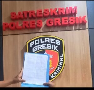 Gadingwatu Membara! Warga Serahkan Petisi ke Polres Gresik, Desak Kasus Dugaan Korupsi Kades Segera Dituntaskan