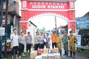Bentuk Kepedulian, Kapolres Gresik Salurkan Bantuan Sosial Bagi Warga Terdampak Banjir di Benjeng