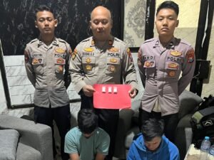 Unit Patroli Perintis Presisi Polres Tanjung Perak Amankan Dua Pemuda Pembawa Sabu saat Cegah Tawuran