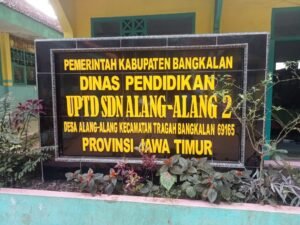 KEPALA SEKOLAH SDN ALANG-ALANG 2 TIDAK PATUT DI CONTOH, KARNA JARANG AKTIF MASUK KANTOR DAN MAKAN GAJI BUTA