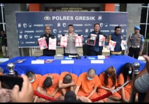 Satresnarkoba Polres Gresik amankan 9 Tersangka Ratusan Gram  sabu dan 171 pil inex