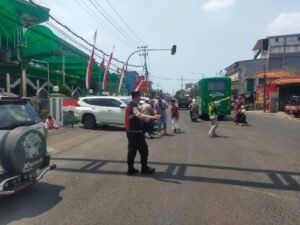 Polsek Krian Berikan Pelayanan Humanis Saat Pengamanan Sholat Jumat