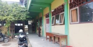KEPALA SEKOLAH SDN KARANG ANYAR1 KECAMATAN MODUNG KABUPATEN BANGKALAN JARANG MASUK KANTOR DAN JARANG AKTIF DI SEKOLAH