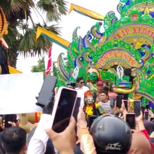 MASYARAKAT JAWA TIMUR MENYAMBUT VALEN ACADEMY DA7 DI KANTOR GRAHADI SURABAYA