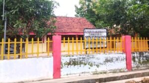 KEPSEK SDN BUNGKENG 1 KECAMATAN TANJUNG BUMI KABUPATEN BANGKALAN TIDAK MENGIKUTI PERATURAN JAM PULANG KANTOR YANG SUDAH DI TENTUKAN DARI DINAS PENDIDIKAN.