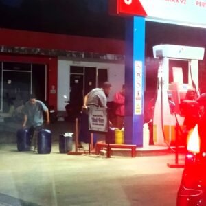 SEBUAH SPBU DIDUGA MELAYANI PENGISIAN BBM BERSUBSIDI MENGGUNAKAN JERIGEN DAN KARYAWAN MENGHASILKAN KEUNTUNGAN