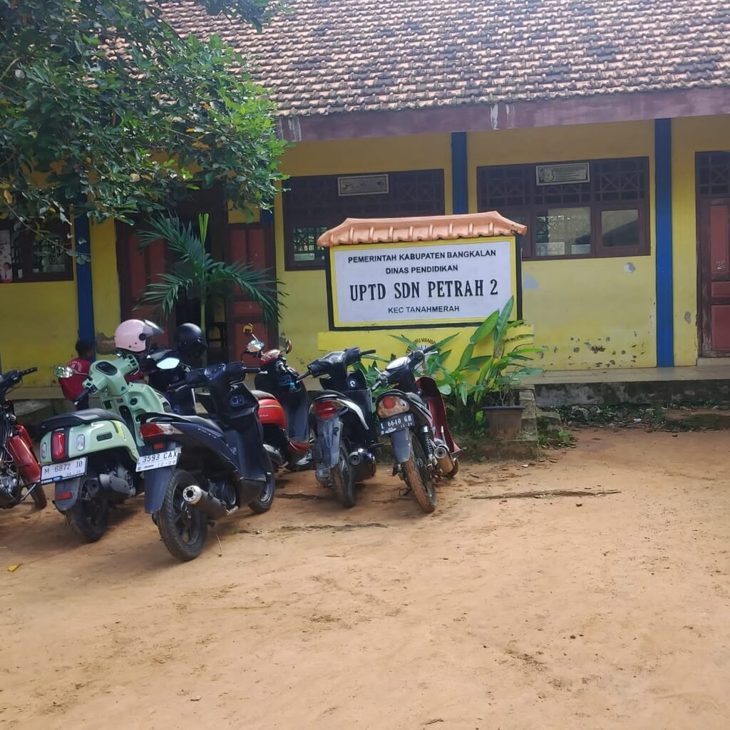 DIDUGA OKNUM KEPALA SEKOLAH SDN PETRAH 2 JARANG AKTIF MASUK KANTOR